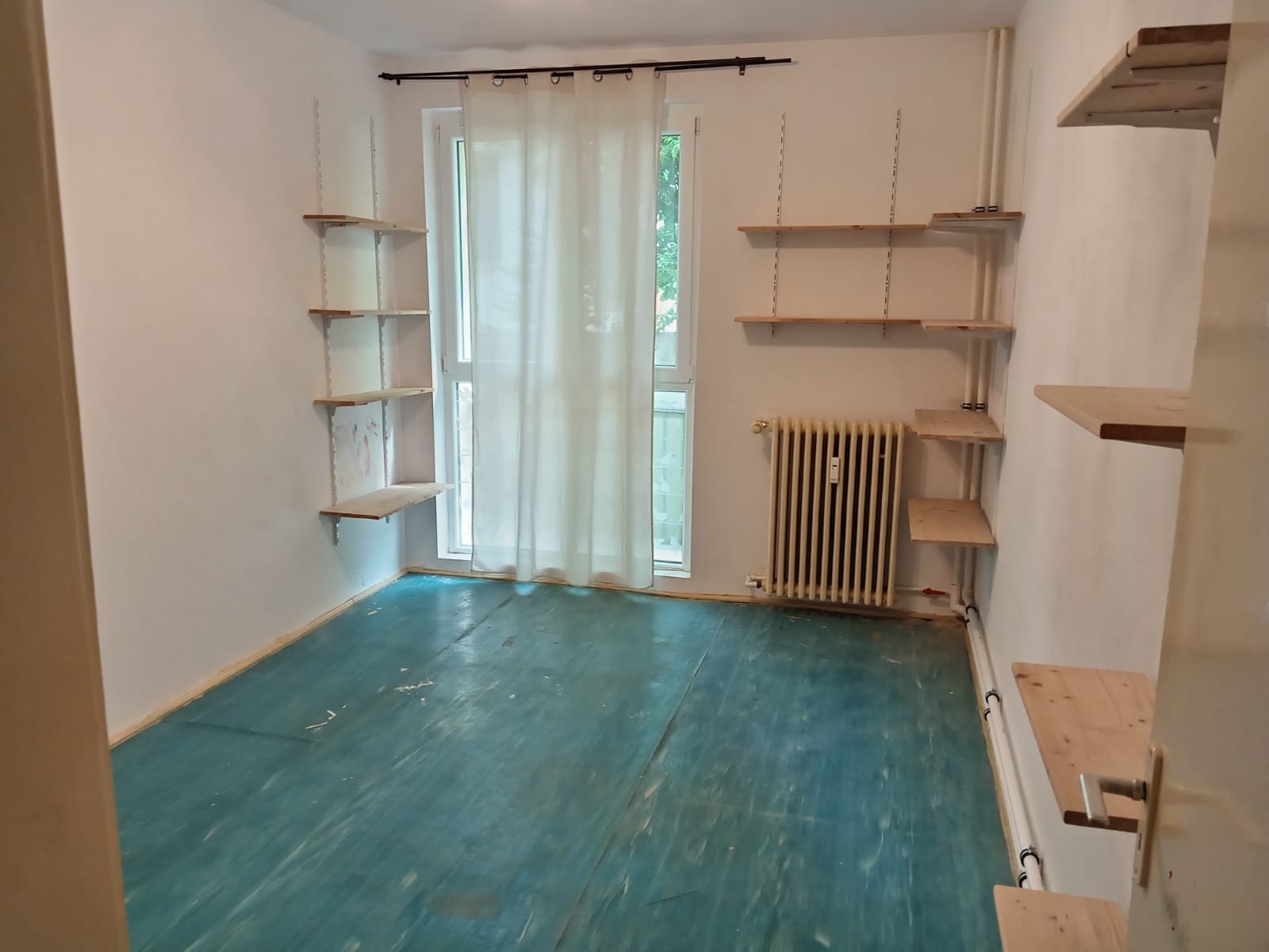 Apartament nemobilat de inchiriat