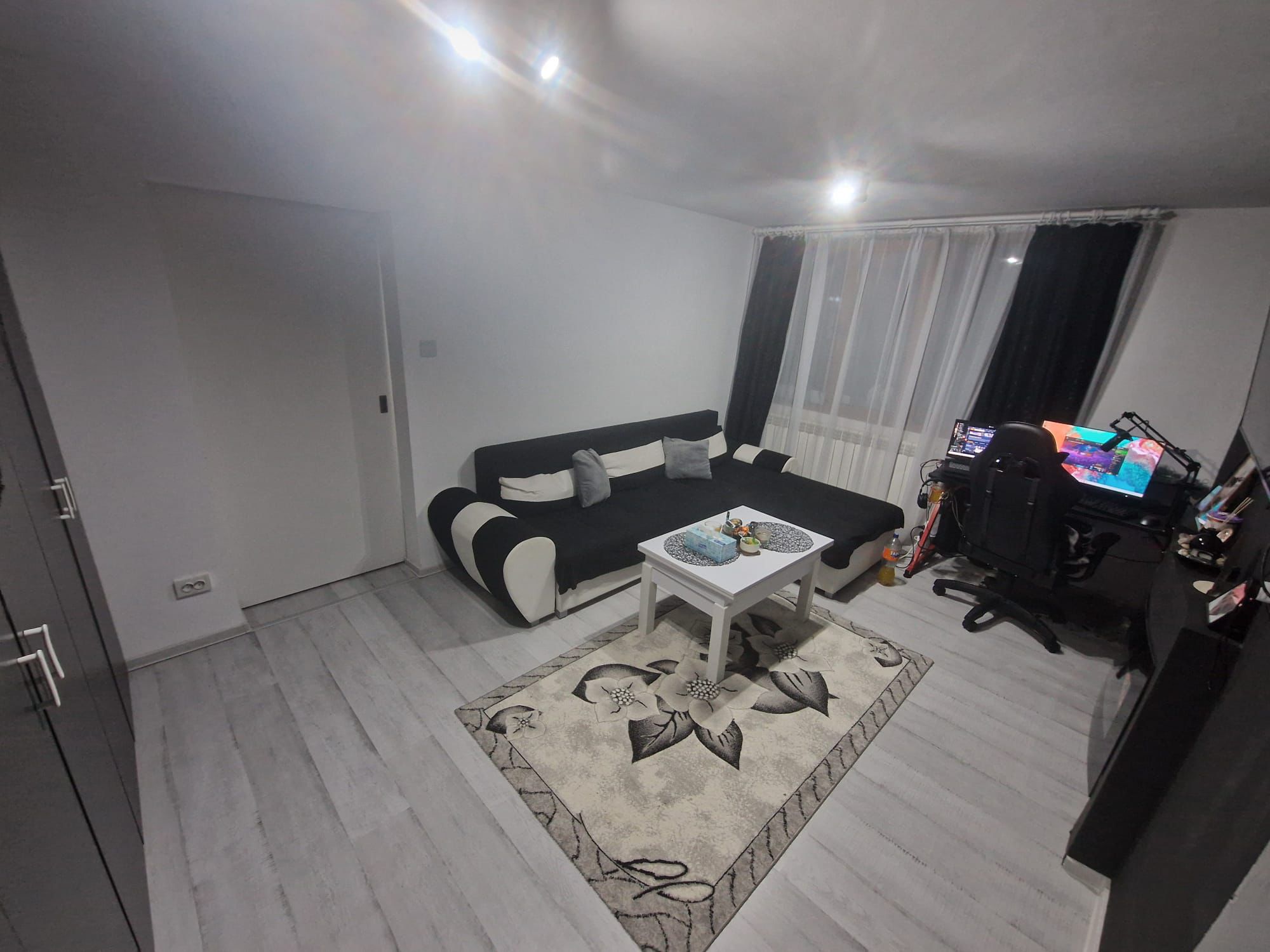 Vând apartament 2 camere Straja